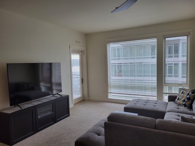 Building Photo - 400 Washington Ave