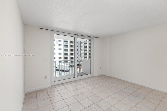 Building Photo - 345 Ocean Dr