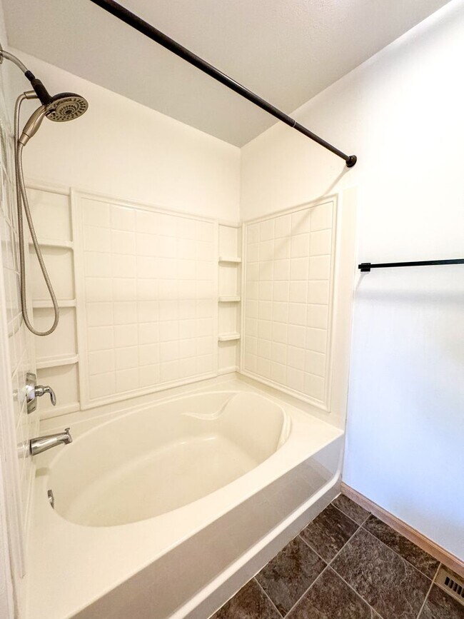 Building Photo - 1139 Cathedral Point Dr