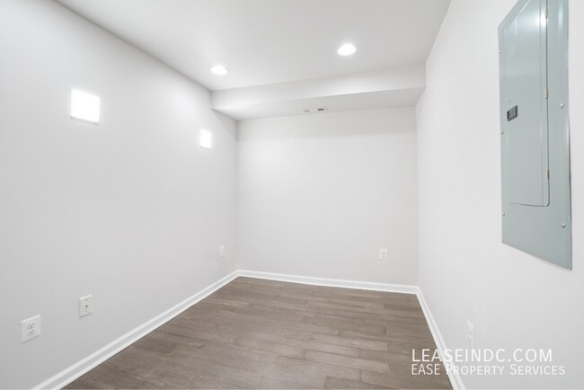 Building Photo - 1223 16th St NE