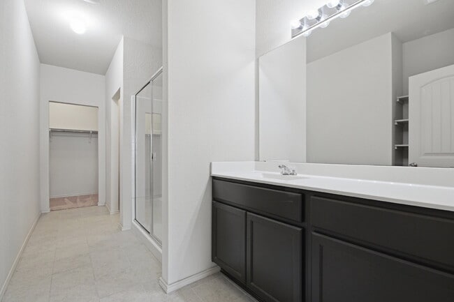 Building Photo - "Charming San Marcos Retreat: Spacious 3-Bedroom Home with 2.5 Baths on Lake Glen!"