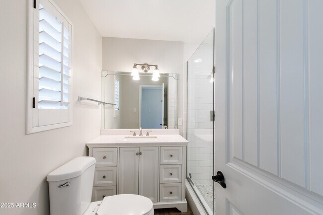 Building Photo - 808 E Cavalier Dr