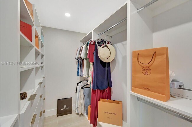 Building Photo - 3370 Hidden Bay Dr