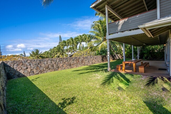 Building Photo - Beautifully Appointed Fully Furnished 4 bedroom/3 bathroom Kuau BayView House w/ Ocean views