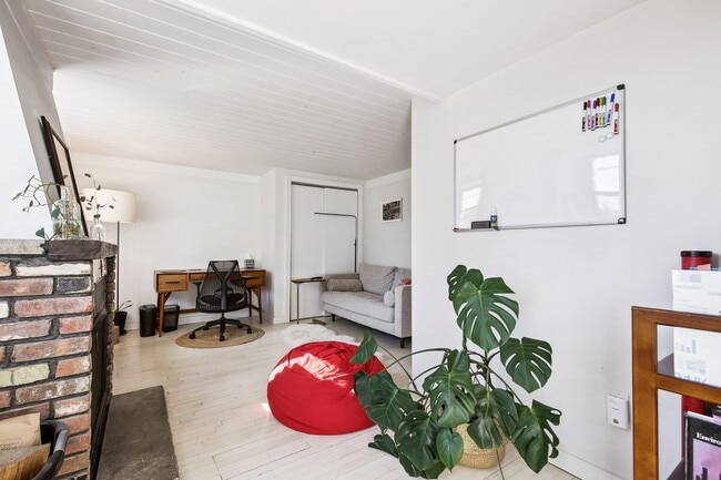 Building Photo - 464 Central Ave