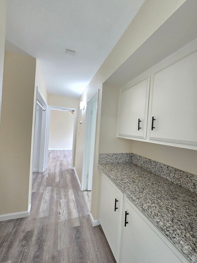 Building Photo - Pool Home – 3 Bed | 3 Bath | 1,625 Sq Ft