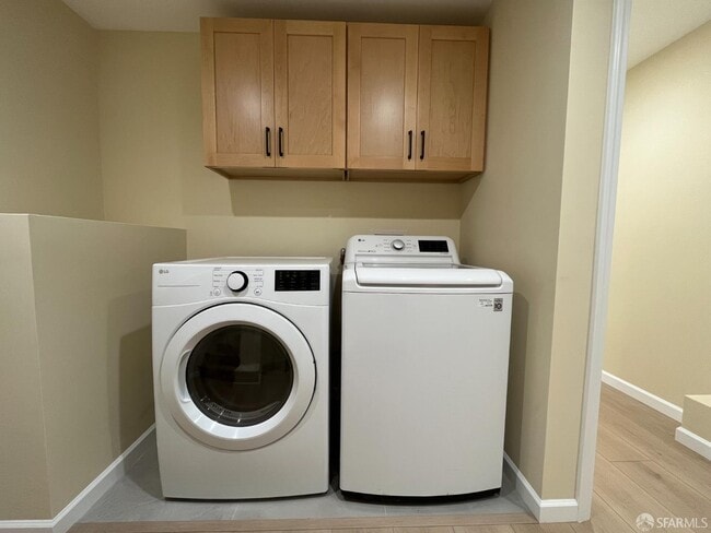 Building Photo - 21 Panorama Dr