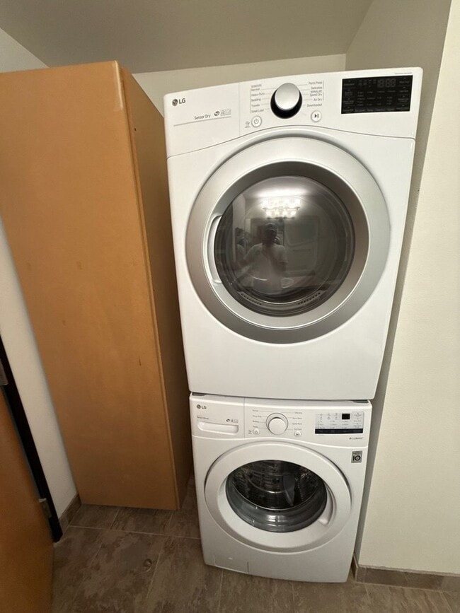 Building Photo - 160 Liberty St NE