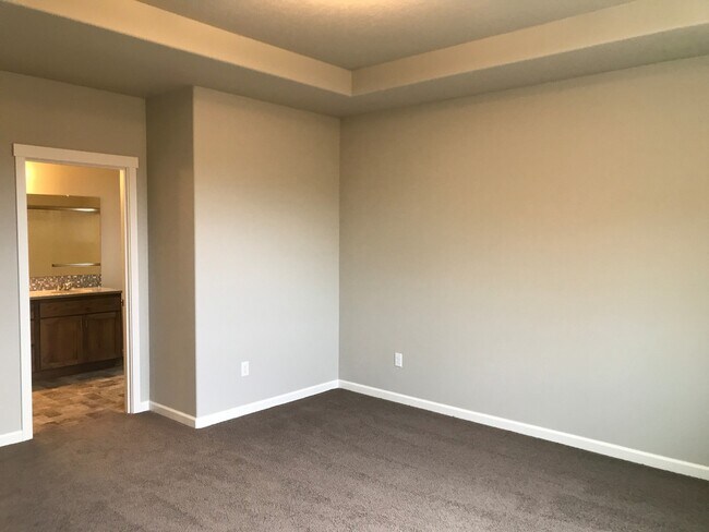 Building Photo - Single Level Home In NW Redmond Oregon