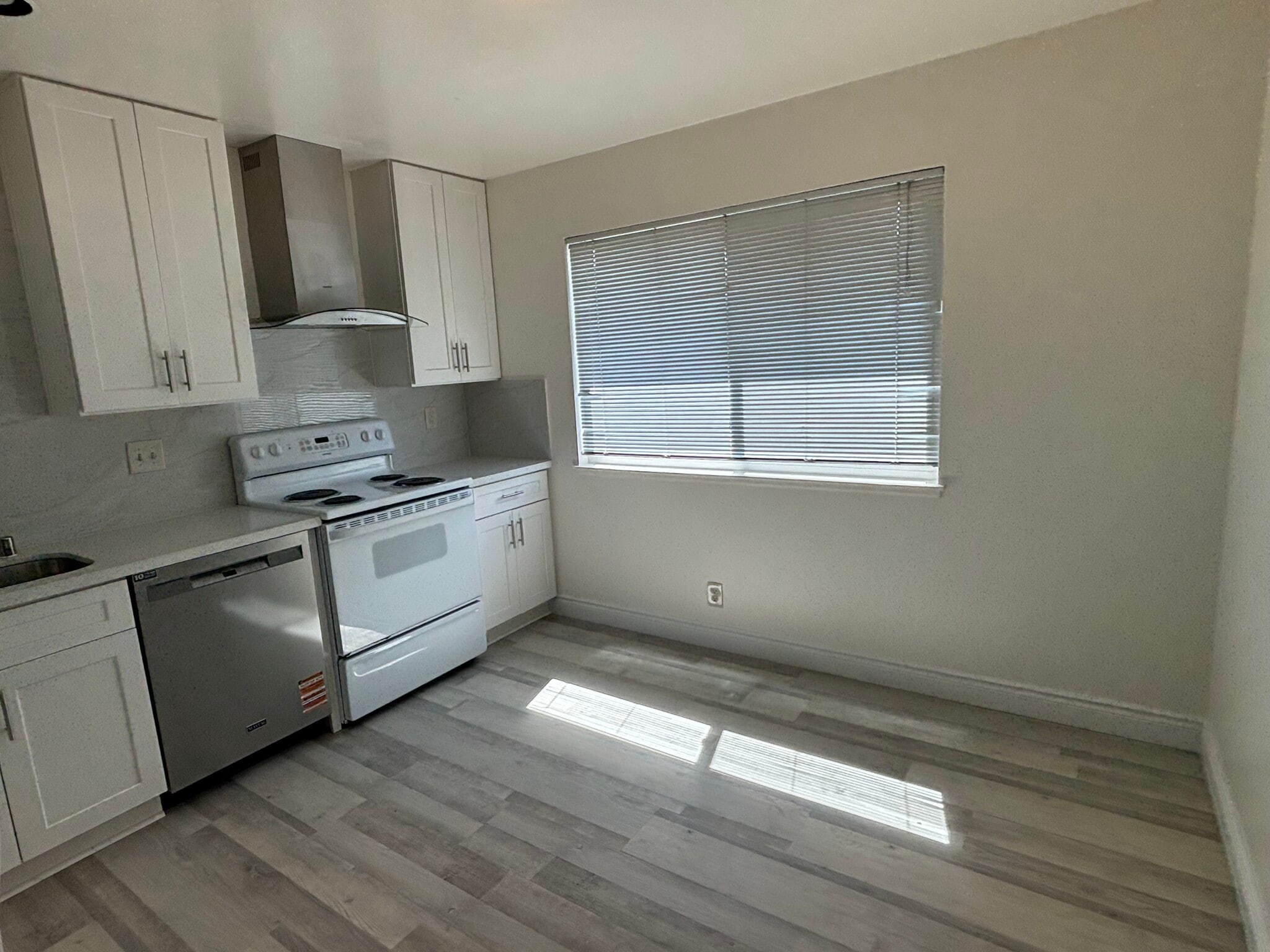 Building Photo - 643 Bolton Ct