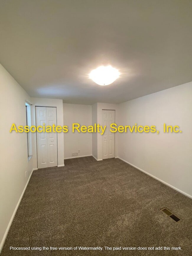 Building Photo - Rare find! 4 bed/3 bath House in Newberry, FL on one acre