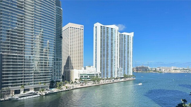 Building Photo - 465 Brickell Ave