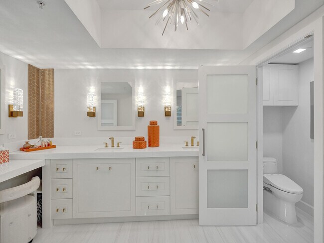 Building Photo - 411 N New River Dr E