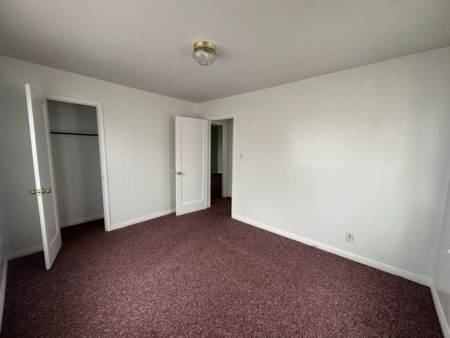 Building Photo - 1 bed, 1 bath, Duplex
