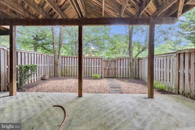 Building Photo - 1814 Fallbrook Ln