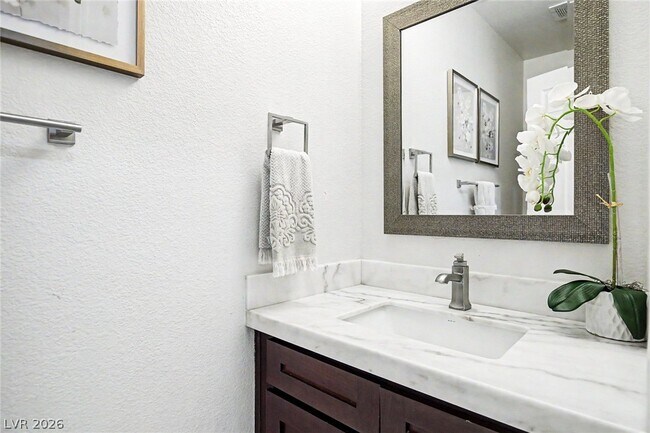 Building Photo - 2025 Shining Feather Ln