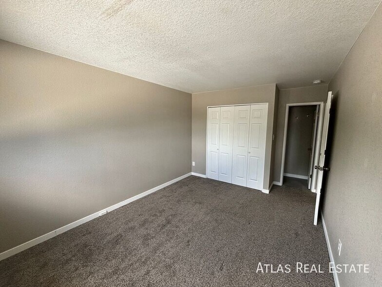 Building Photo - 12883 W Alameda Dr