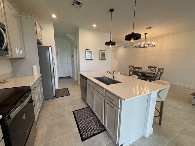 Building Photo - 14083 SW Thorens Dr