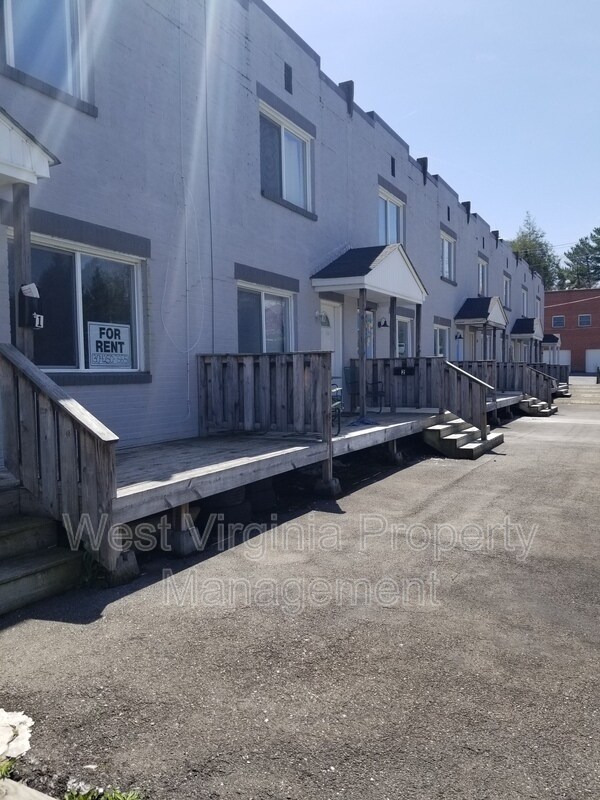 Building Photo - 200 Lewis St