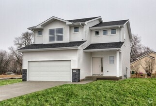 Building Photo - 4 bed / 2.5 Bath in Altoona