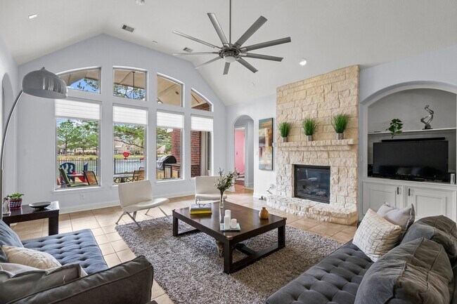 Building Photo - 31114 Lakeview Bend Ln