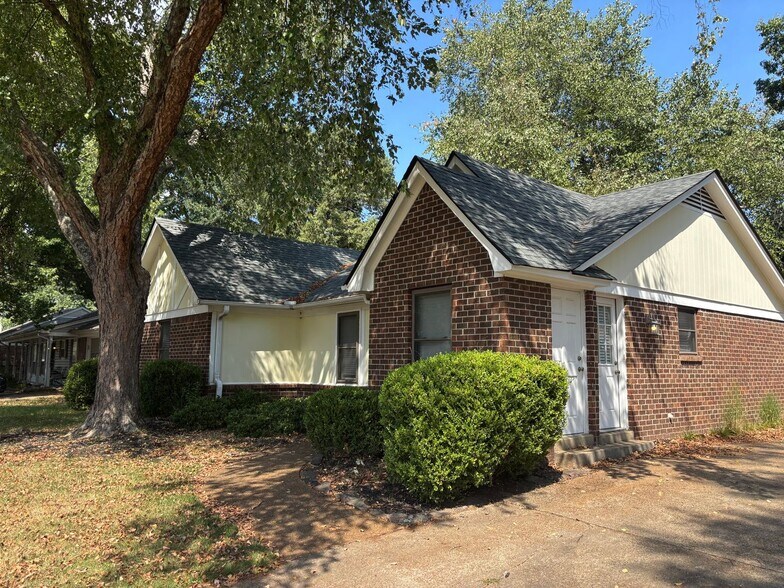 Building Photo - 3104 Ingleside Dr