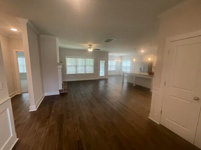 Building Photo - 2342 Laurens St