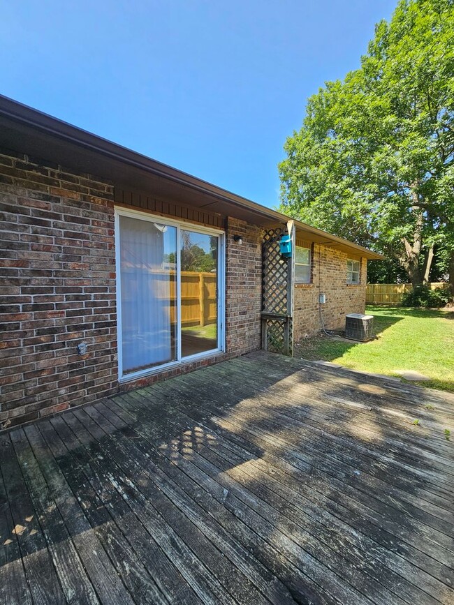 Building Photo - 4502 Garden Center Dr