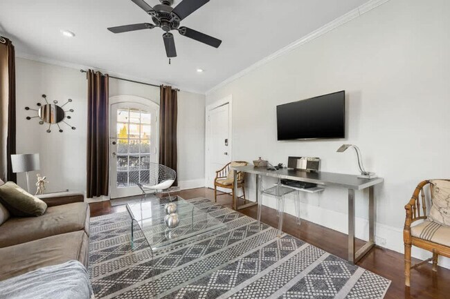 Building Photo - 536 Hawthorne Ln