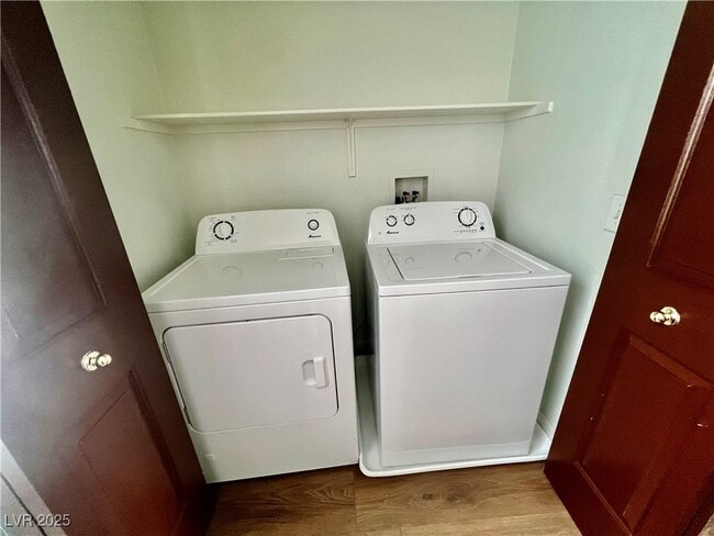 Building Photo - 1324 Sun Village Ave