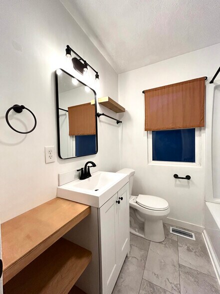 Building Photo - 326 Gregson Ave S