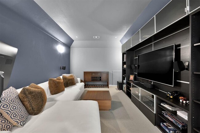 Building Photo - 51 Sandwell Place