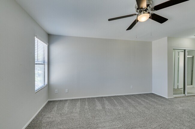 Building Photo - Great 3 bedroom home in South Shore!!