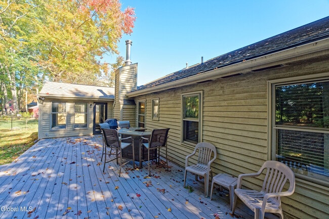 Building Photo - 638 Top Ridge Dr