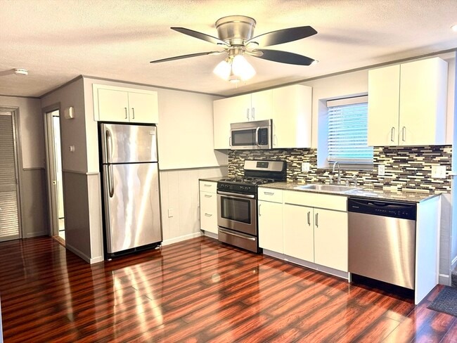 Building Photo - 136 Cecilian Ave