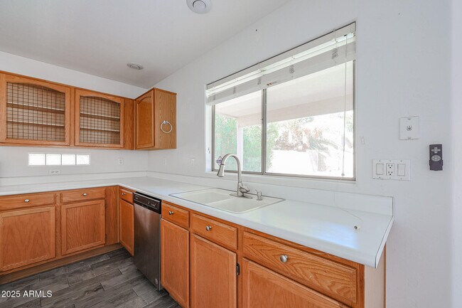 Building Photo - 4432 E Anderson Dr