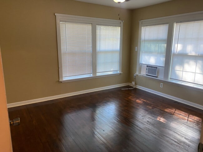 Building Photo - 725 S 7th St