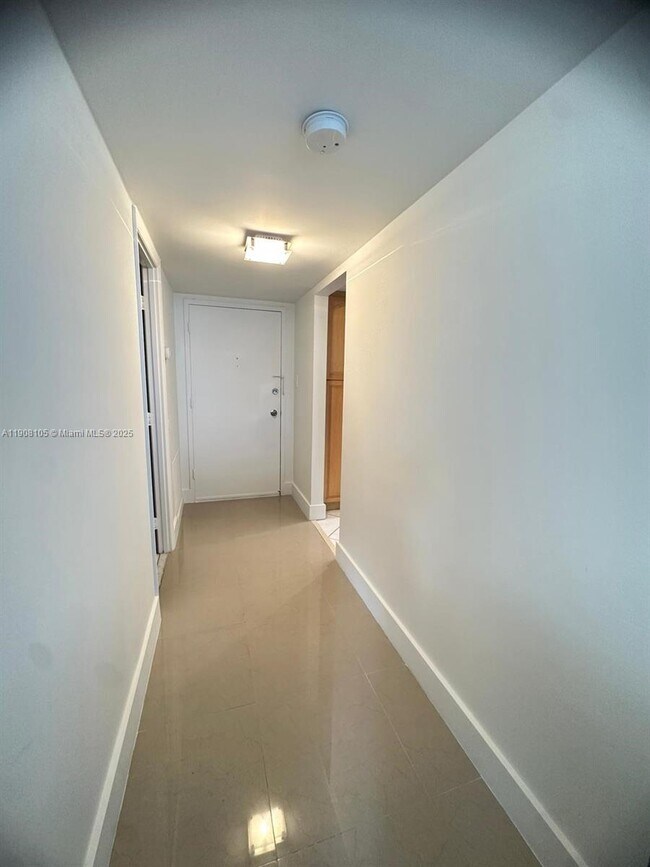 Building Photo - 18081 Biscayne Blvd