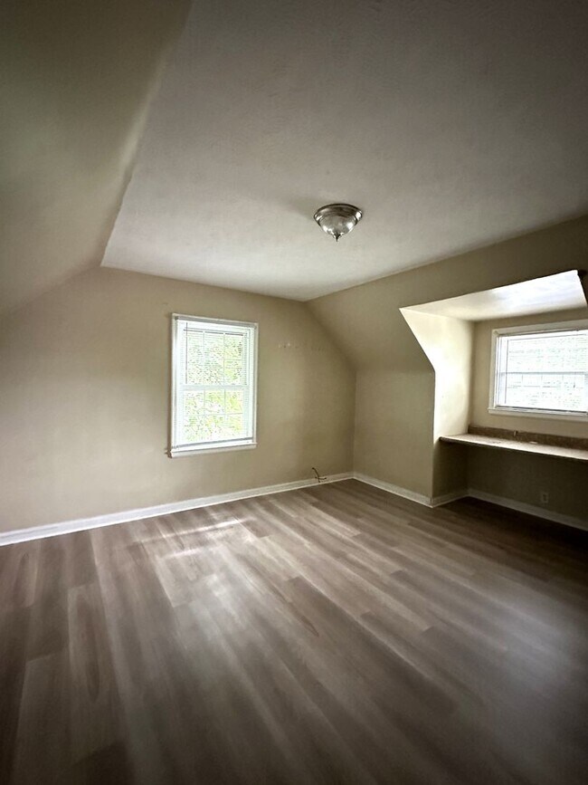 Building Photo - 1712 W Bethel Ave