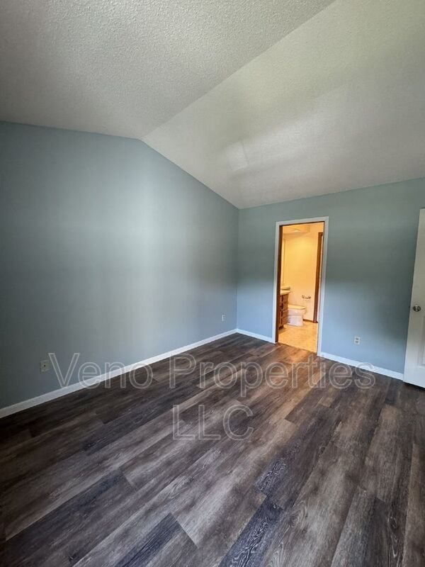 Building Photo - 5213 Forest Point Dr S