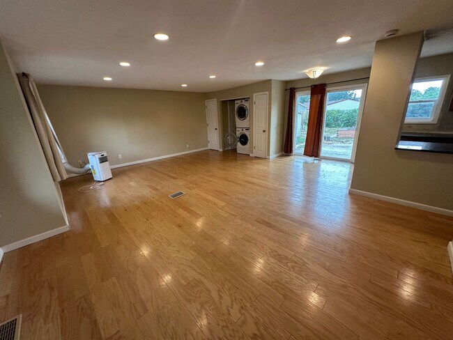 Building Photo - Great Location! Charming Ranch in University Hills- Large Lot!