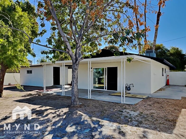 Building Photo - 3112 E Vegas Valley Dr