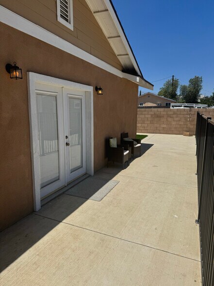 Building Photo - 5102 Etiwanda Ave