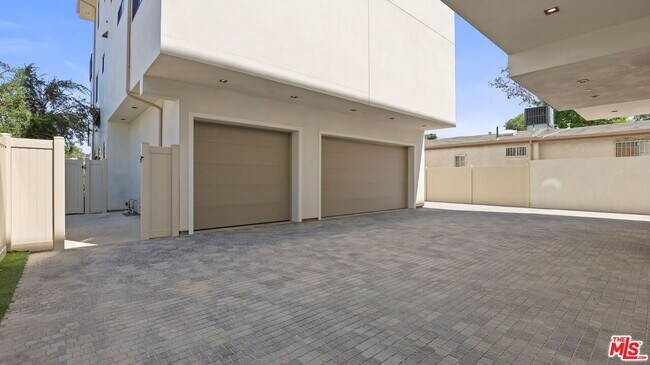 Building Photo - 10844 Peach Grove St