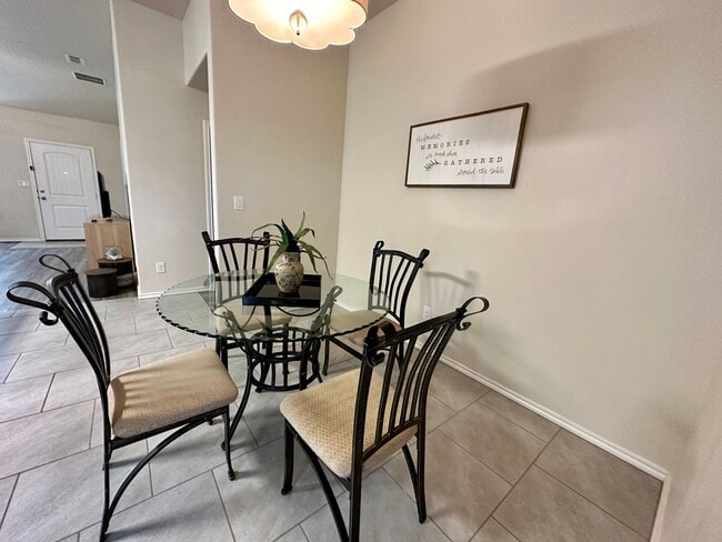 Building Photo - Furnished Short Term Rental