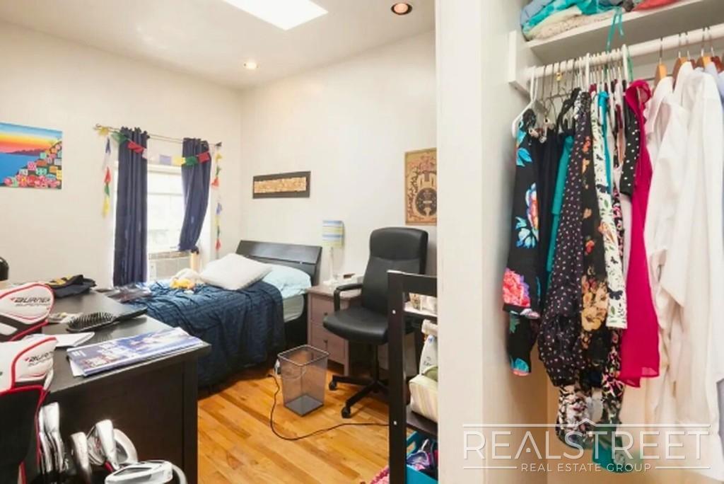 Building Photo - 2 BR 1.5 Bath with Roof Deck in Cobble Hill!