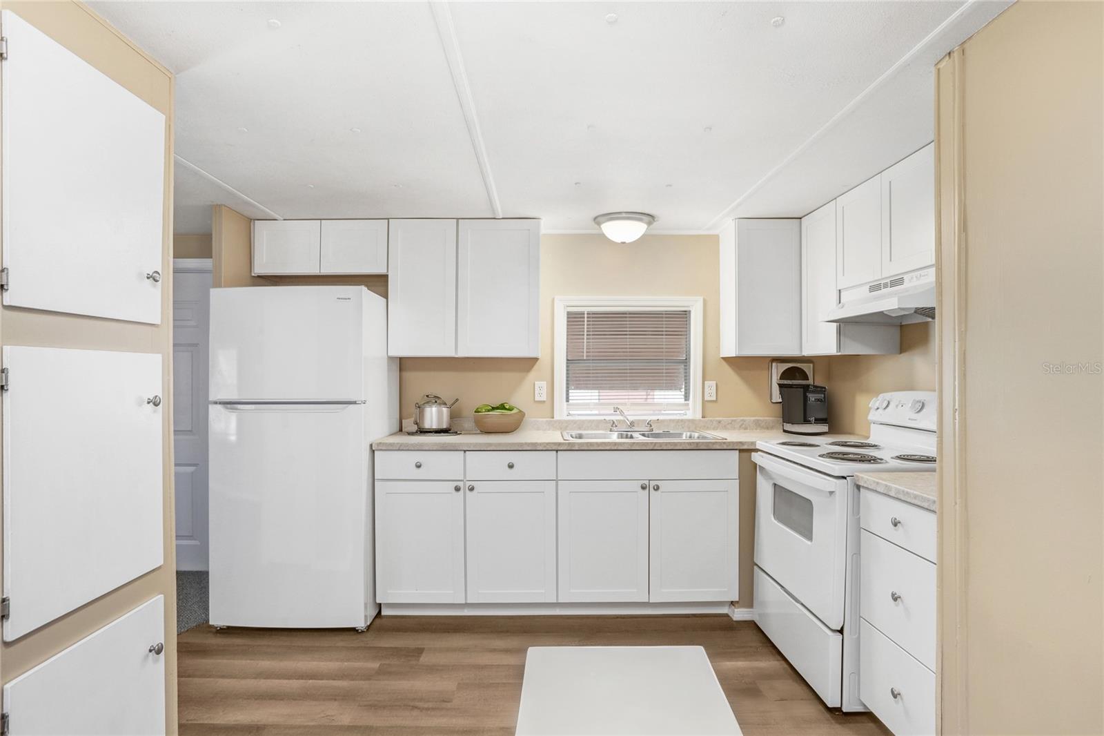 Building Photo - 14610 Coral Dr