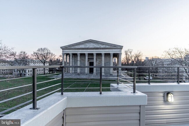 Building Photo - 2045 N College Ave