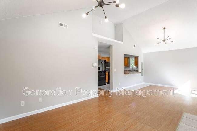 Building Photo - 2005 S Lyerly St