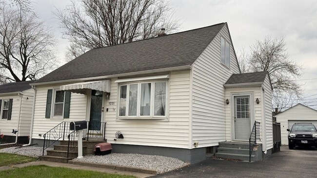 Building Photo - 1221 Agnes Ave